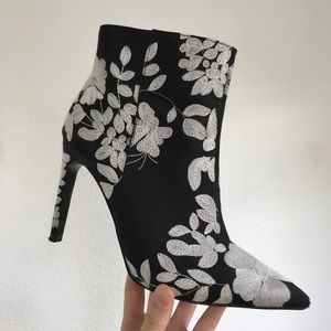 Zara embroidered shoes
